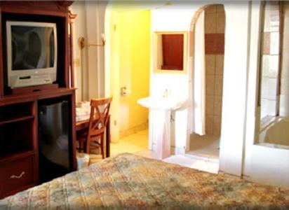 Summit Inn Hempstead Room photo
