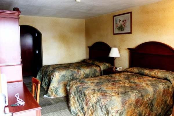 Summit Inn Hempstead Room photo