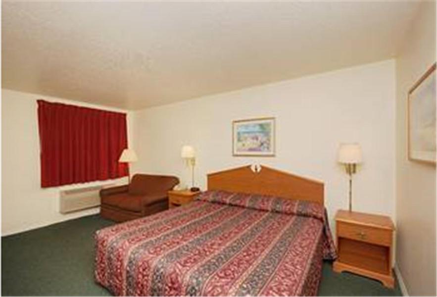 Summit Inn Hempstead Room photo
